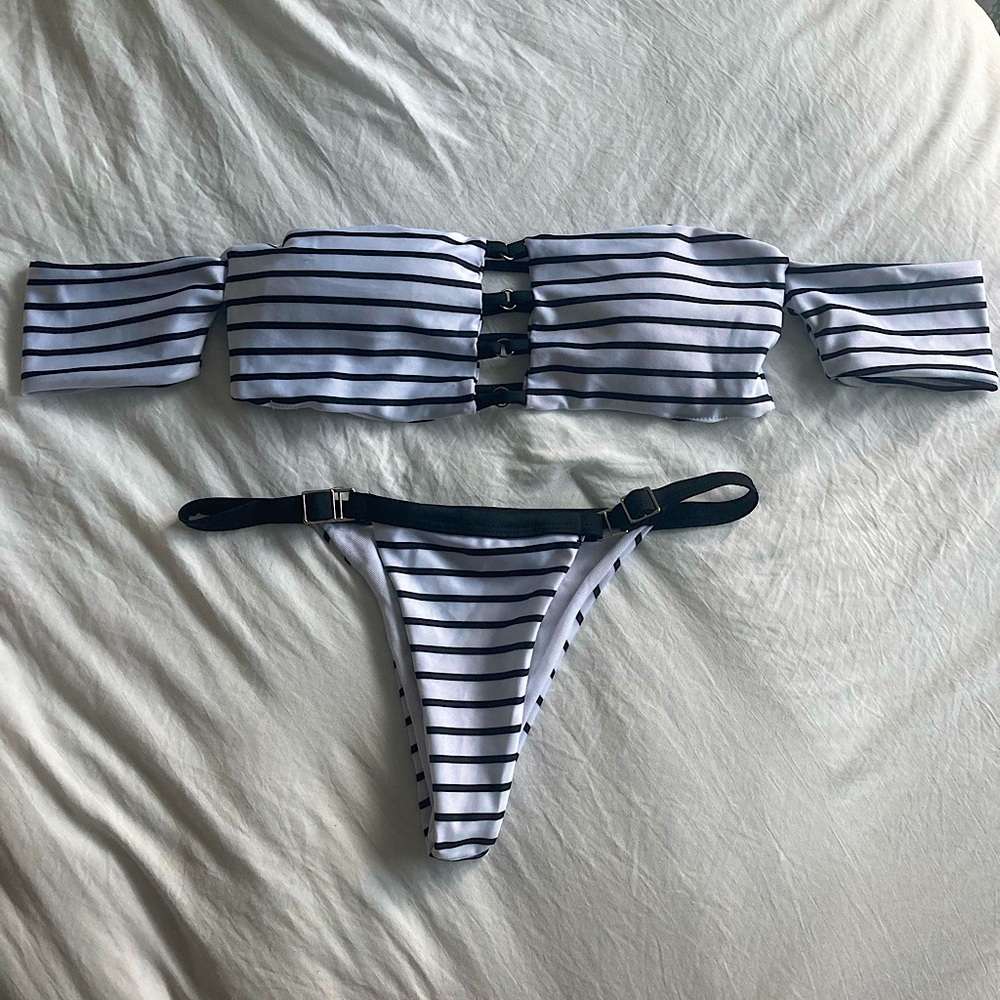 No brand name. Size small. Swimsuit